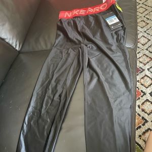 Nike pros size M new with tags with waistband